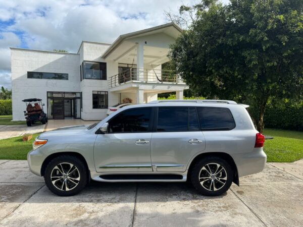 Toyota Land Cruiser Sahara V8 2015 - Image 2