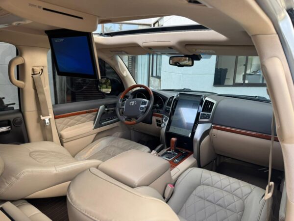 Toyota Land Cruiser Sahara V8 2015 - Image 11