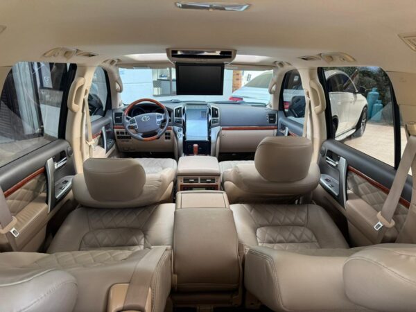 Toyota Land Cruiser Sahara V8 2015 - Image 12