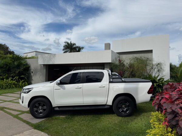 Toyota Hilux - Image 6