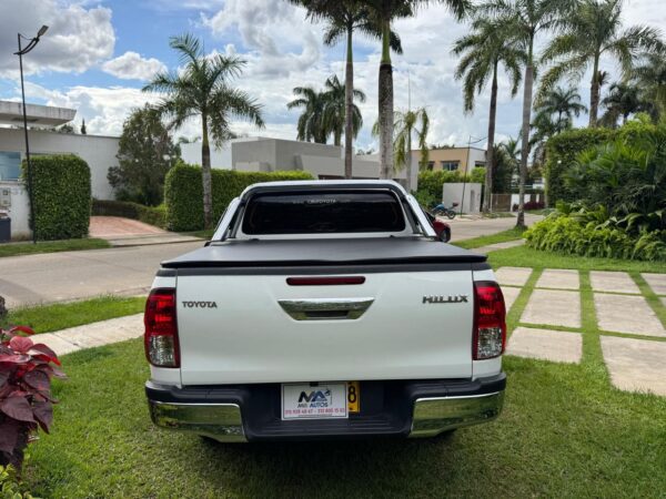 Toyota Hilux - Image 7