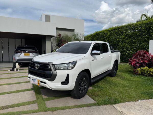 Toyota Hilux - Image 2
