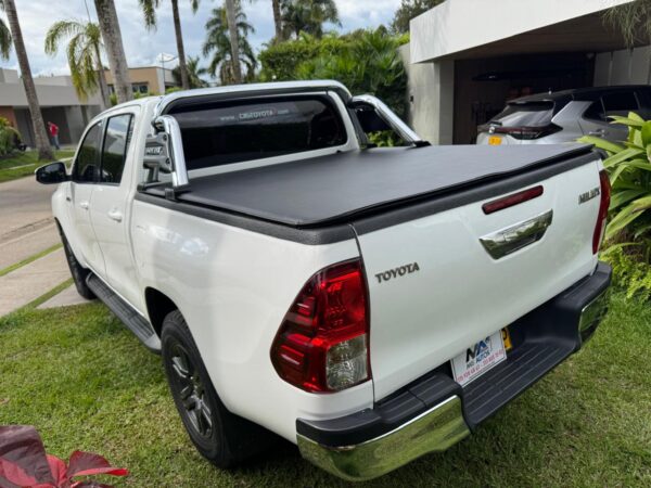 Toyota Hilux - Image 9