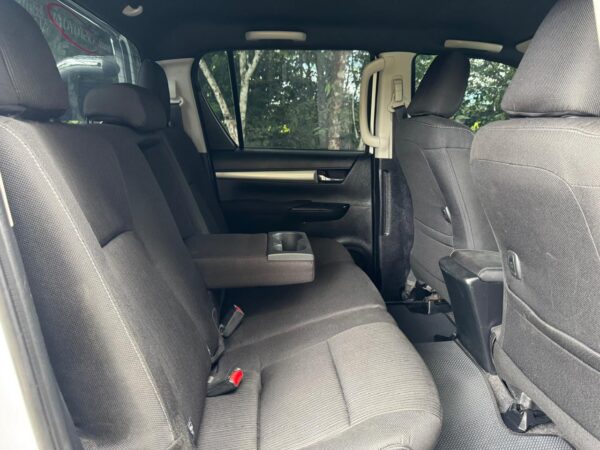 Toyota Hilux - Image 14