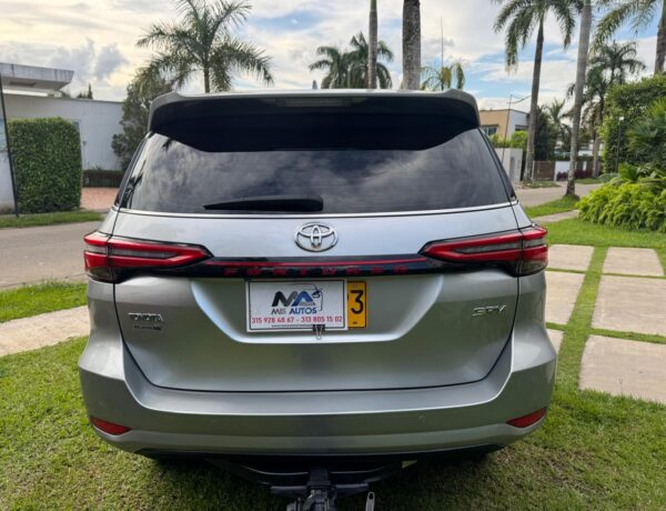 Toyota Fortuner SRV Modelo 2024 - Image 7