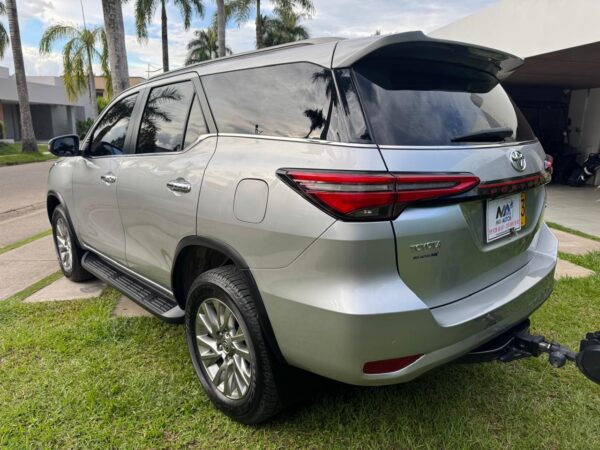 Toyota Fortuner SRV Modelo 2024 - Image 6