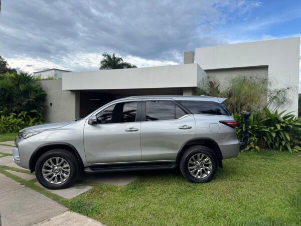 Toyota Fortuner SRV Modelo 2024 - Image 10