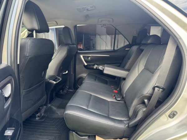 Toyota Fortuner SRV Modelo 2024 - Image 12