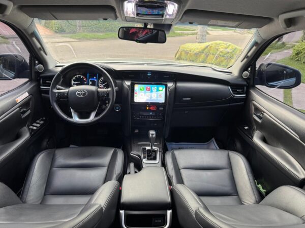 Toyota Fortuner SRV Modelo 2024 - Image 11