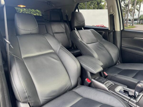 Toyota Fortuner SRV Modelo 2024 - Image 15