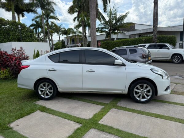 NISSAN VERSA - Image 5
