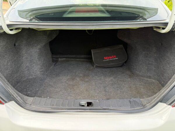 NISSAN VERSA - Image 11