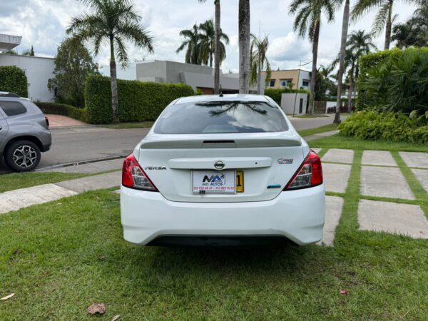 NISSAN VERSA - Image 8