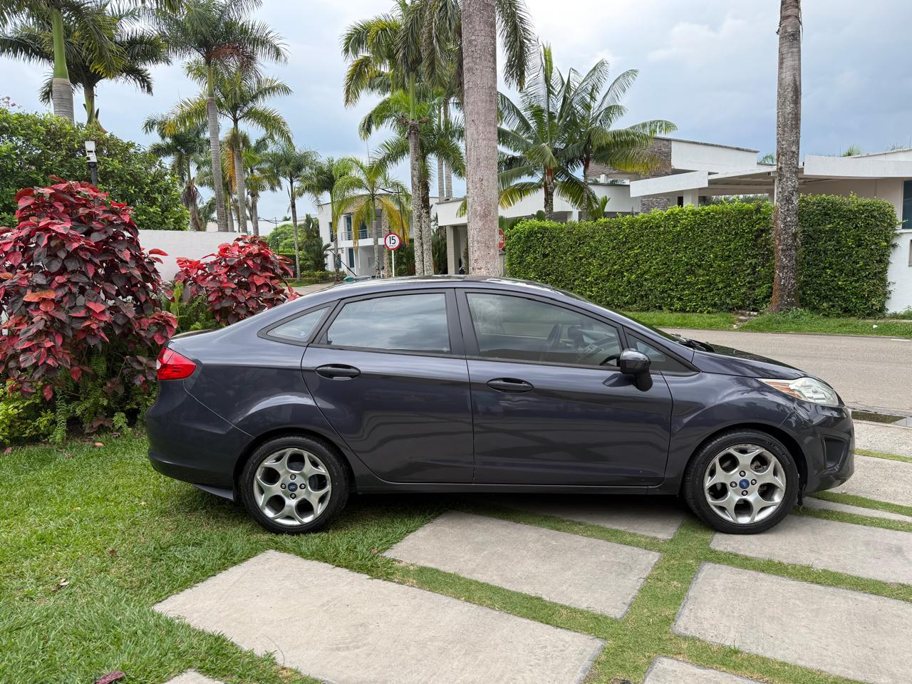 FORD FIESTA SE 2013 - Image 2